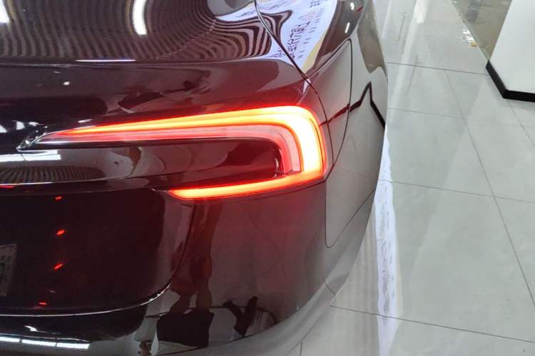 Used Tesla Model 3 2023 Long-Range All-Wheel-Drive Version Right Rear Taillight
