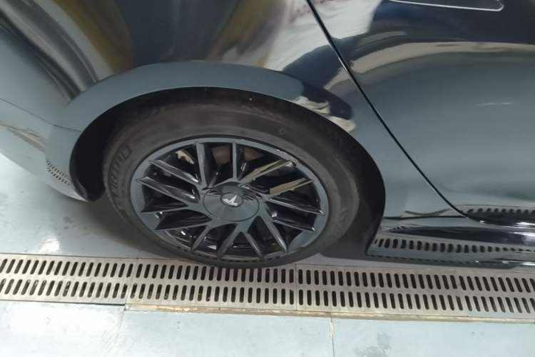Used Tesla Model 3 2023 Rear-Wheel-Drive Version Right Rear Wheel Hub