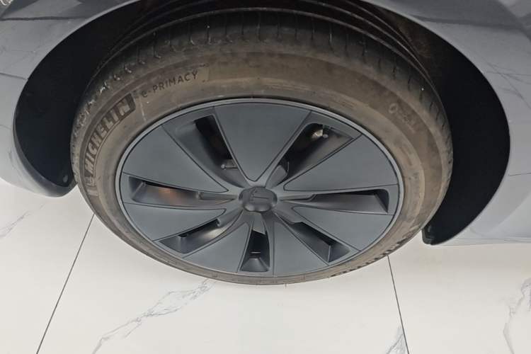 Used Tesla Model 3 2023 Rear-Wheel-Drive Version Right Rear Wheel Hub