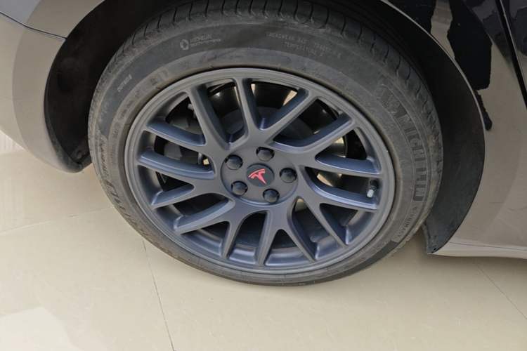 Used Tesla Model 3 2023 Rear-Wheel-Drive Version Right Rear Wheel Hub