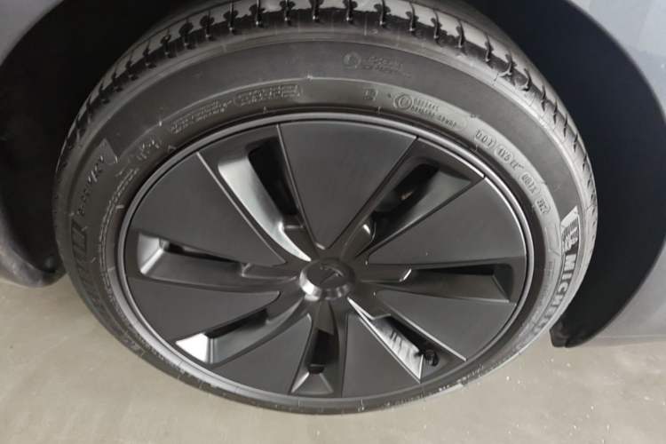 Used Tesla Model 3 2023 Rear-Wheel-Drive Version Right Rear Wheel Hub