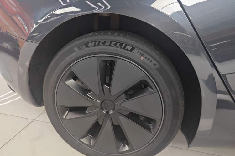 Used Tesla Model 3 2023 Long-Range All-Wheel-Drive Version Right Rear Wheel Hub