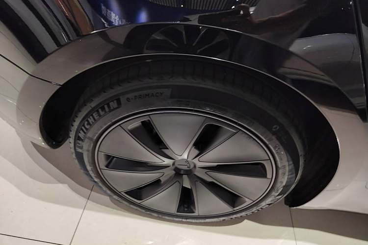 Used Tesla Model 3 2023 Rear-Wheel-Drive Version Right Rear Wheel Hub