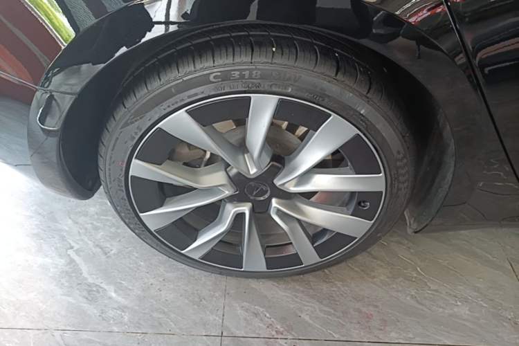 Used Tesla Model 3 2023 Long-Range All-Wheel-Drive Version Right Rear Wheel Hub