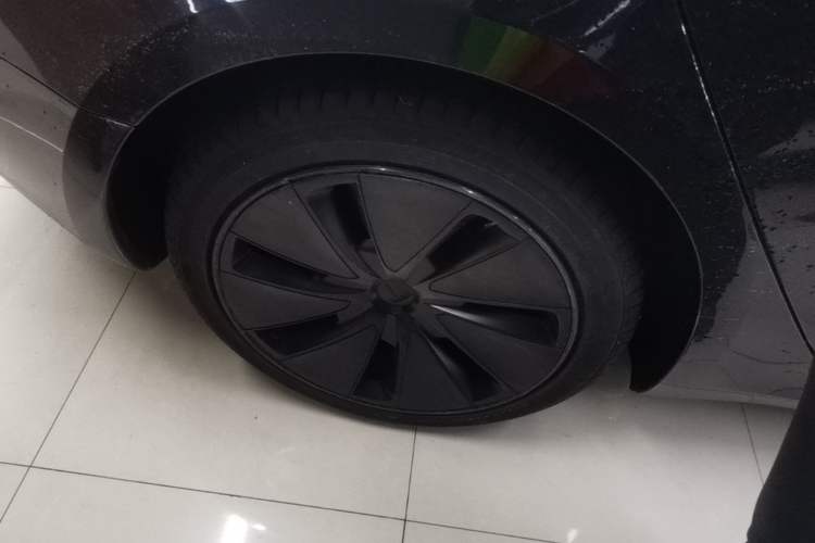Used Tesla Model 3 2023 Long-Range All-Wheel-Drive Version Right Rear Wheel Hub