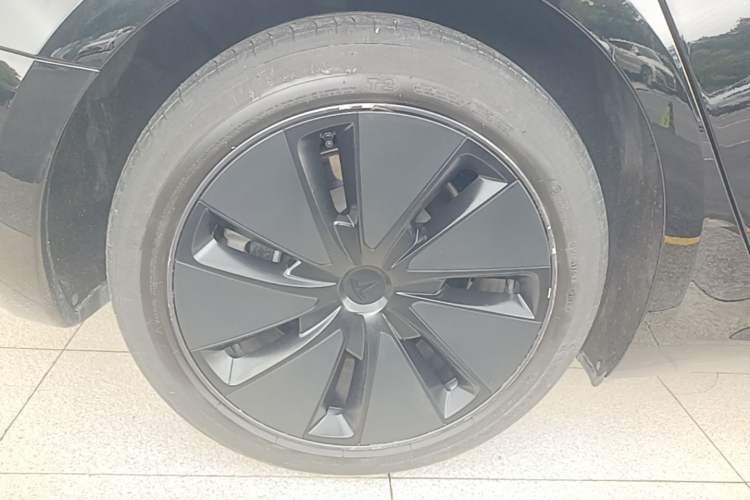 Used Tesla Model 3 2023 Rear-Wheel-Drive Version Right Rear Wheel Hub