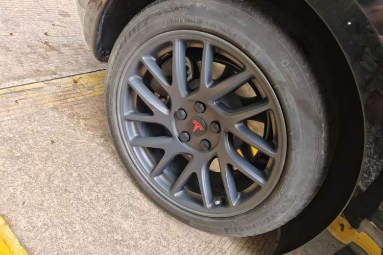 Used Tesla Model 3 2023 Rear-Wheel-Drive Version Right Rear Wheel Hub