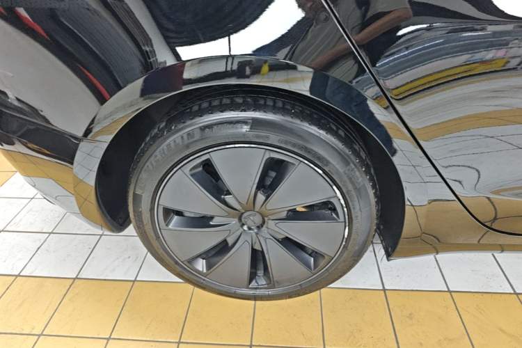 Used Tesla Model 3 2023 Rear-Wheel-Drive Version Right Rear Wheel Hub