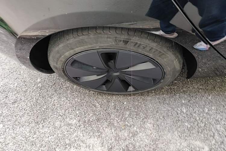 Used Tesla Model 3 2023 Rear-Wheel-Drive Version Right Rear Wheel Hub