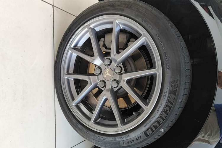 Used Tesla Model 3 2023 Rear-Wheel-Drive Version Right Rear Wheel Hub