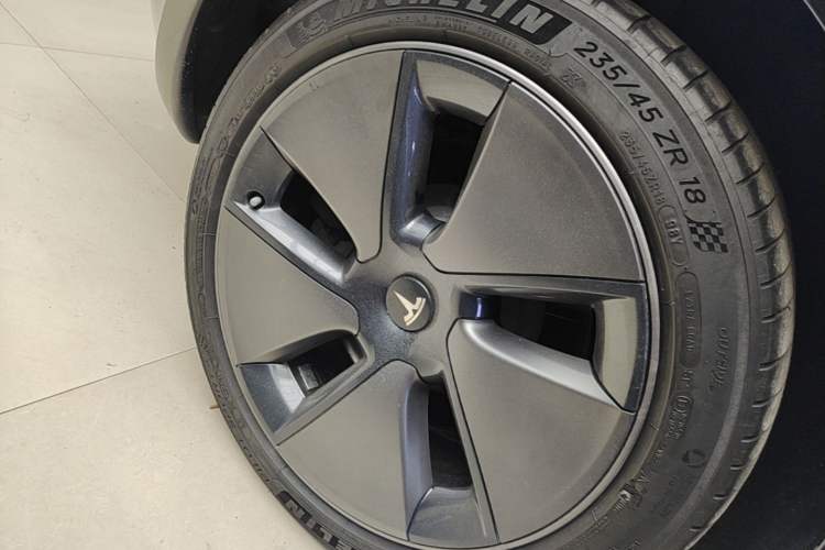 Used Tesla Model 3 2023 Rear-Wheel-Drive Version Right Rear Wheel Hub