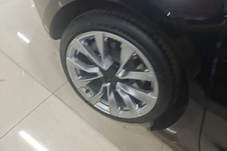 Used Tesla Model 3 2023 Rear-Wheel-Drive Version Right Rear Wheel Hub