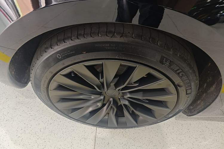 Used Tesla Model 3 2023 Rear-Wheel-Drive Version Right Rear Wheel Hub