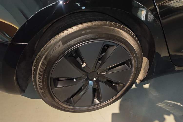 Used Tesla Model 3 2023 Long-Range All-Wheel-Drive Version Right Rear Wheel Hub