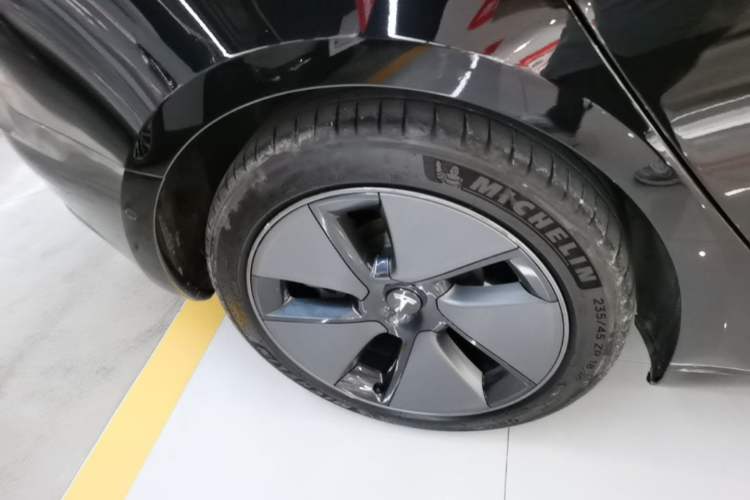 Used Tesla Model 3 2023 Rear-Wheel-Drive Version Right Rear Wheel Hub