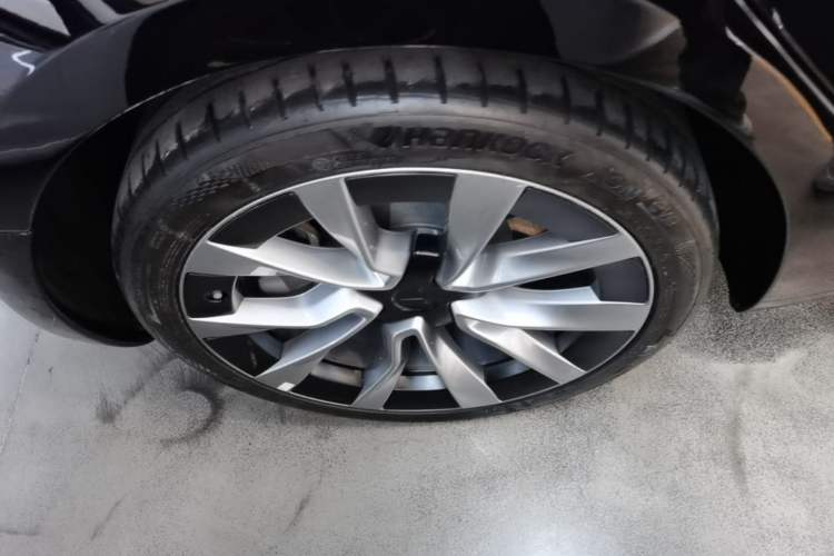 Used Tesla Model 3 2023 Rear-Wheel-Drive Version Right Rear Wheel Hub