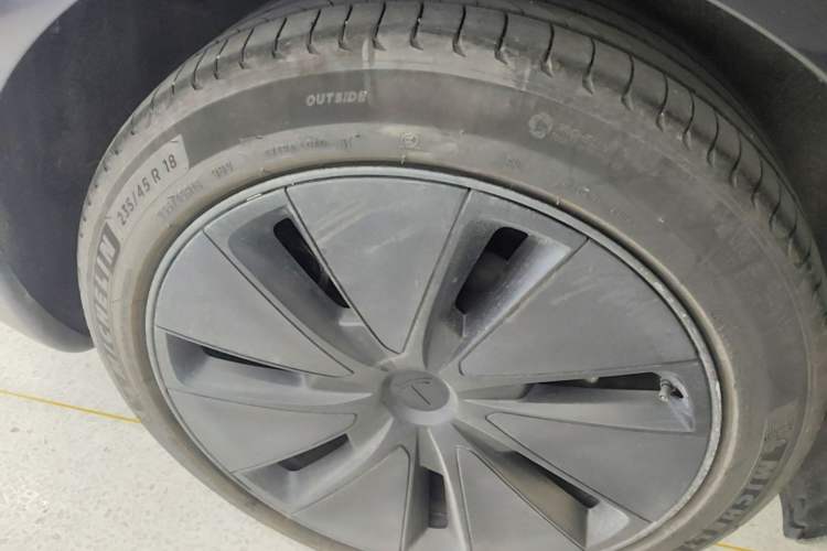 Used Tesla Model 3 2023 Rear-Wheel-Drive Version Right Rear Wheel Hub