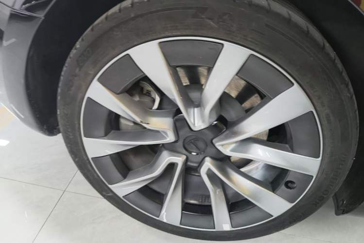Used Tesla Model 3 2023 Rear-Wheel-Drive Version Right Rear Wheel Hub