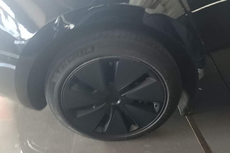 Used Tesla Model 3 2023 Rear-Wheel-Drive Version Right Rear Wheel Hub