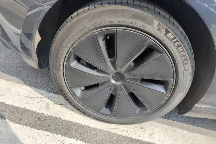 Used Tesla Model 3 2023 Rear-Wheel-Drive Version Right Rear Wheel Hub