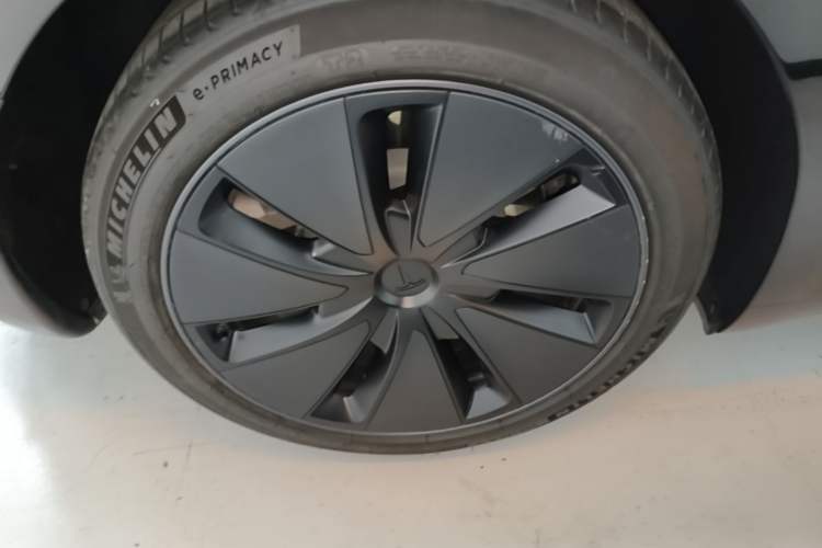 Used Tesla Model 3 2023 Rear-Wheel-Drive Version Right Rear Wheel Hub