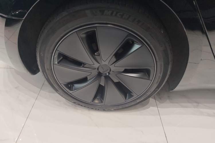 Used Tesla Model 3 2023 Rear-Wheel-Drive Version Right Rear Wheel Hub