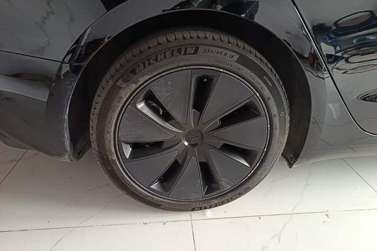 Used Tesla Model 3 2023 Long-Range All-Wheel-Drive Version Right Rear Wheel Hub