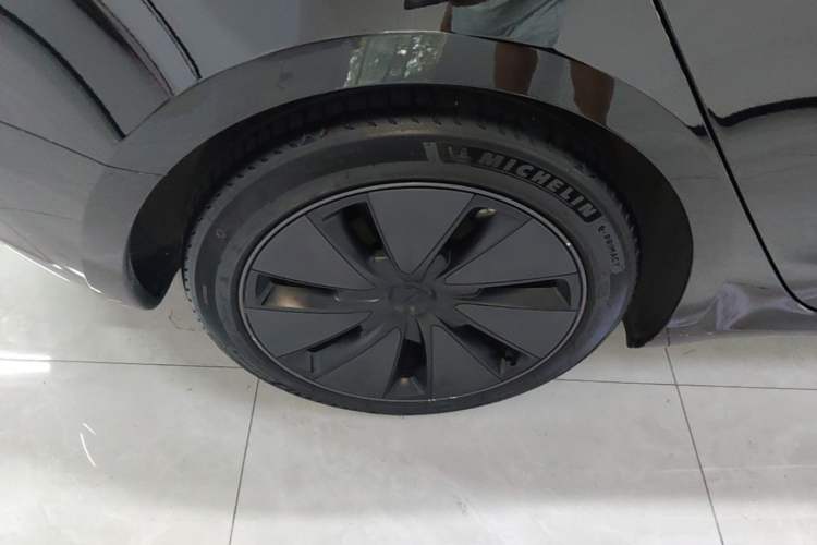 Used Tesla Model 3 2023 Long-Range All-Wheel-Drive Version Right Rear Wheel Hub