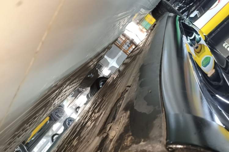 Used Tesla Model 3 2023 Long-Range All-Wheel-Drive Version Right Side Sill
