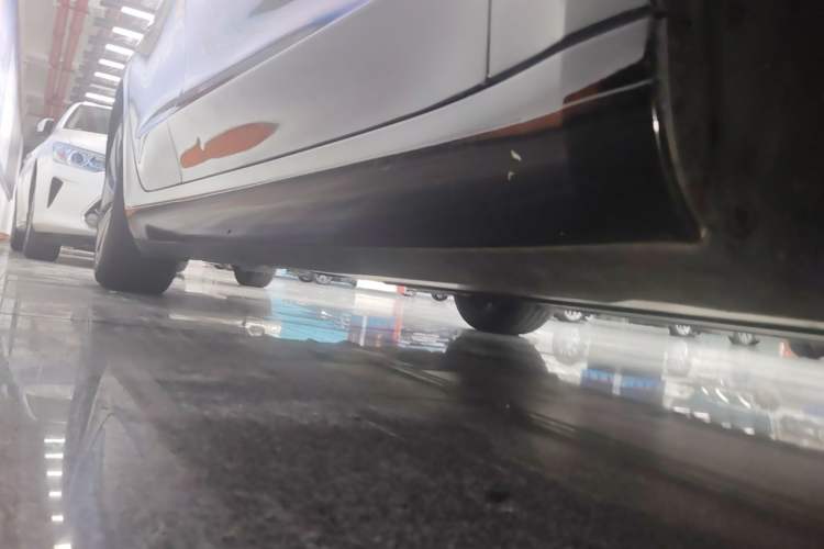 Used Tesla Model 3 2023 Rear-Wheel-Drive Version Right Side Sill