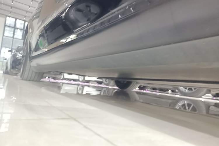 Used Tesla Model 3 2023 Long-Range All-Wheel-Drive Version Right Side Sill