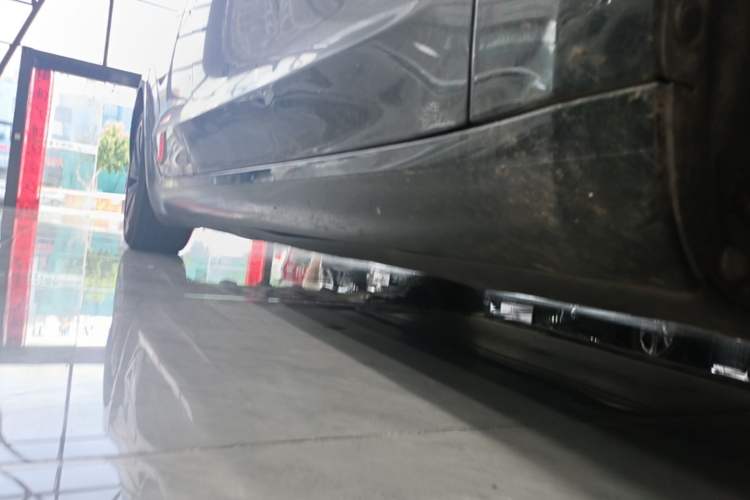Used Tesla Model 3 2023 Long-Range All-Wheel-Drive Version Right Side Sill