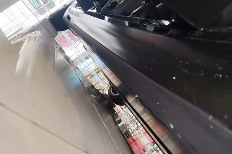 Used Tesla Model 3 2023 Long-Range All-Wheel-Drive Version Right Side Sill