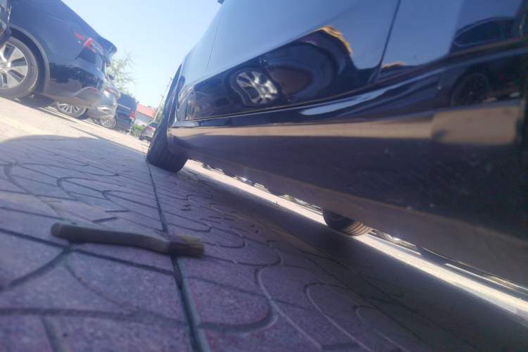 Used Tesla Model 3 2023 Long-Range All-Wheel-Drive Version Right Side Sill