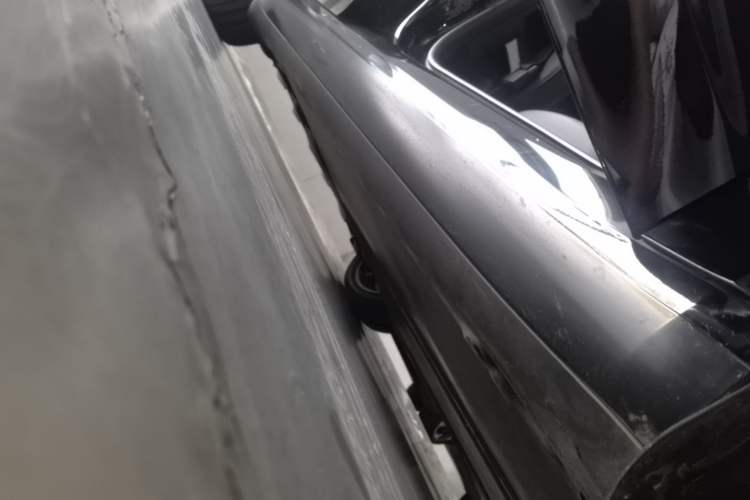 Used Tesla Model 3 2023 Long-Range All-Wheel-Drive Version Right Side Sill