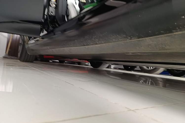 Used Tesla Model 3 2023 Long-Range All-Wheel-Drive Version Right Side Sill
