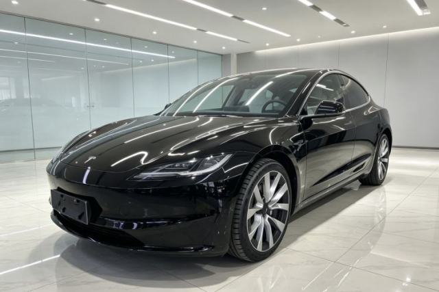 Ojetý Tesla Model 3 2023 Rear-Wheel-Drive Version