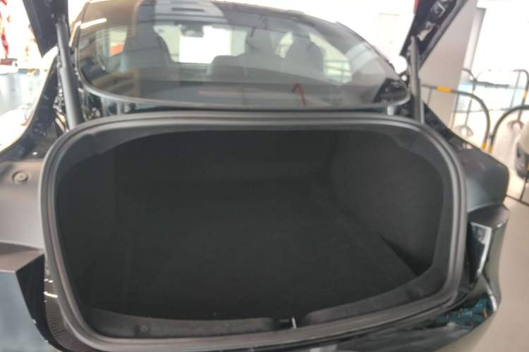 Used Tesla Model 3 2023 Rear-Wheel-Drive Version Trunk