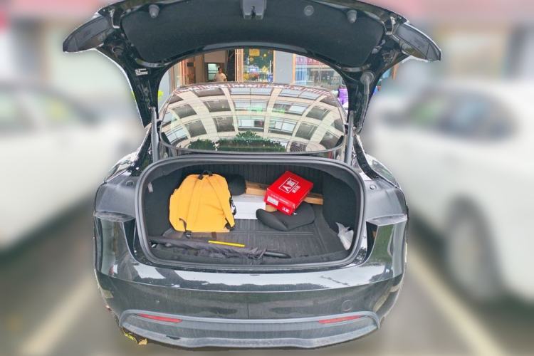 Used Tesla Model 3 2023 Long-Range All-Wheel-Drive Version Trunk