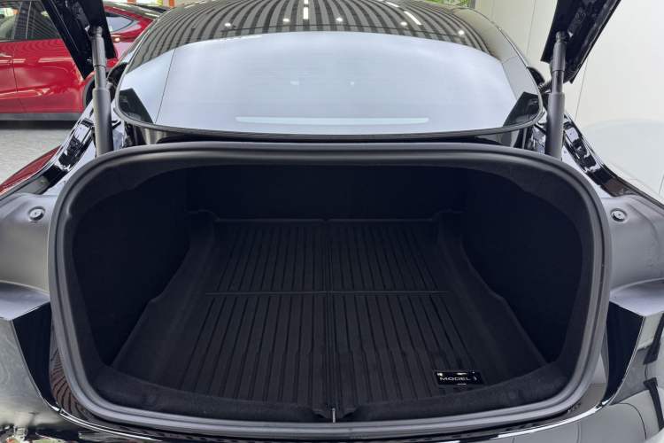 Used Tesla Model 3 2023 Long-Range All-Wheel-Drive Version Trunk