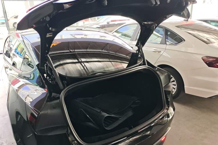 Used Tesla Model 3 2023 Rear-Wheel-Drive Version Trunk