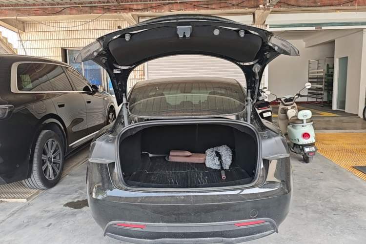 Used Tesla Model 3 2023 Rear-Wheel-Drive Version Trunk
