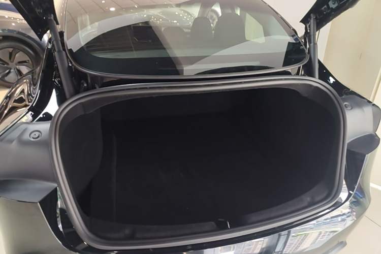 Used Tesla Model 3 2023 Long-Range All-Wheel-Drive Version Trunk