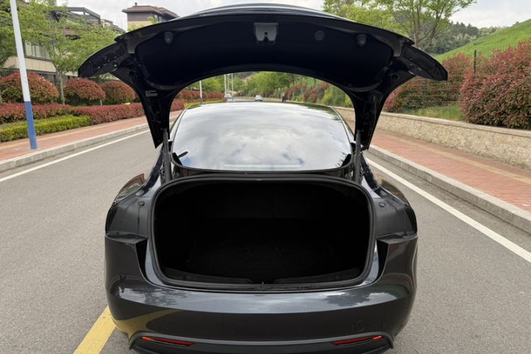 Used Tesla Model 3 2023 Rear-Wheel-Drive Version Trunk