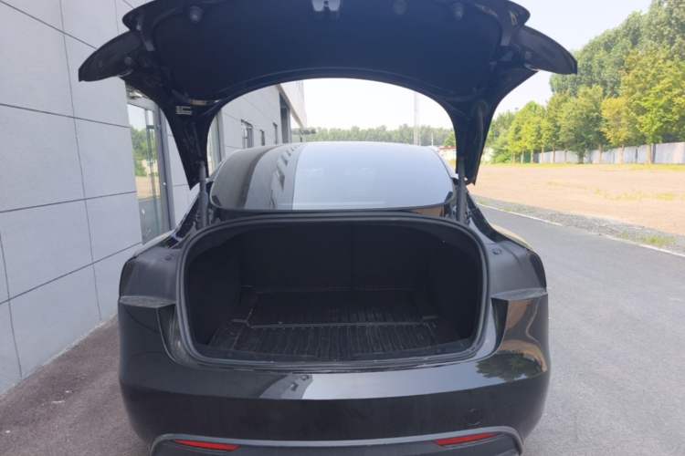 Used Tesla Model 3 2023 Long-Range All-Wheel-Drive Version Trunk