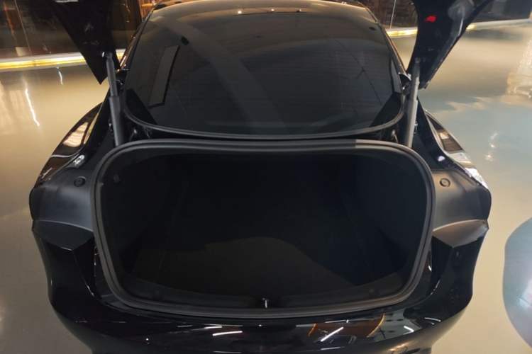 Used Tesla Model 3 2023 Long-Range All-Wheel-Drive Version Trunk