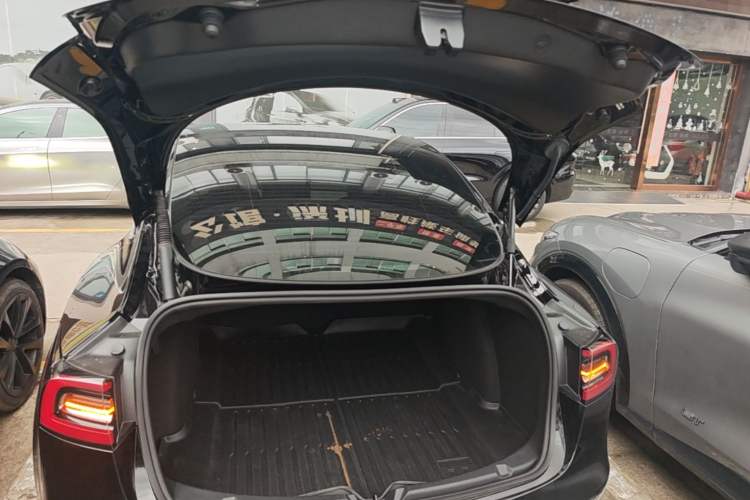 Used Tesla Model 3 2023 Rear-Wheel-Drive Version Trunk