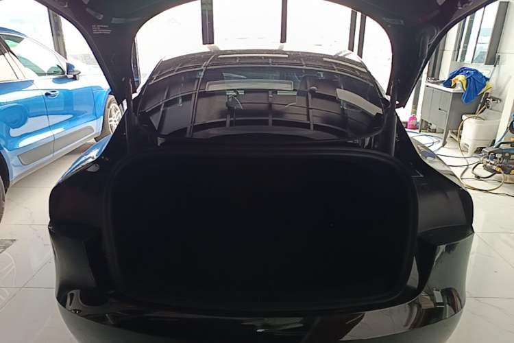 Used Tesla Model 3 2023 Long-Range All-Wheel-Drive Version Trunk