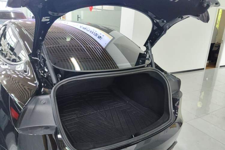 Used Tesla Model 3 2023 Long-Range All-Wheel-Drive Version Trunk