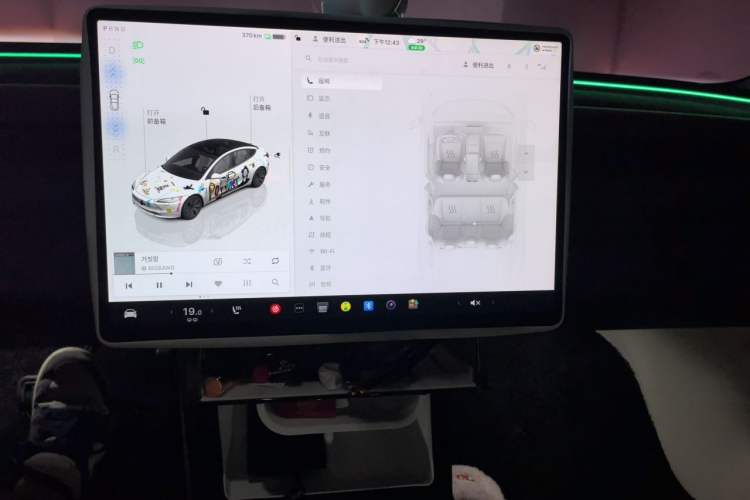 Used Tesla Model 3 2023 Rear-Wheel-Drive Version Audio And AC Panel